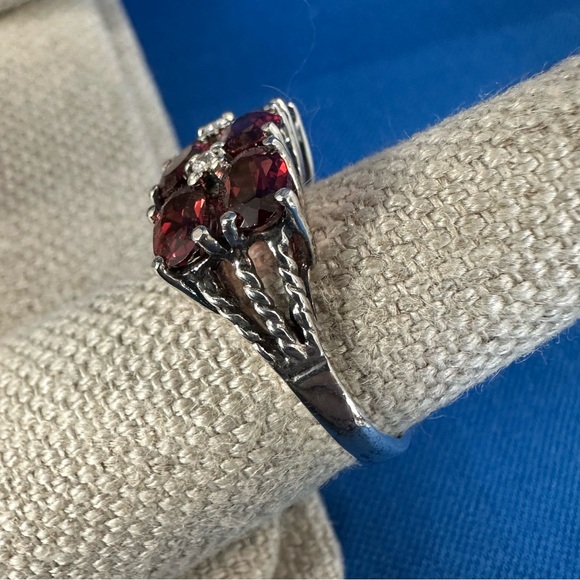 Garnet and Sterling Filigree Vintage RIng- Size 7 Sparkler!- Signed and 925 - Picture 6 of 9